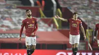 Reaksi Bruno Fernandes dari Manchester United setelah gol Manchester City pada pertandingan sepak bola semifinal Piala Liga Inggris di Old Trafford di Manchester, Inggris, Rabu, 6 Januari 2021. (Peter Powell / Pool via AP)