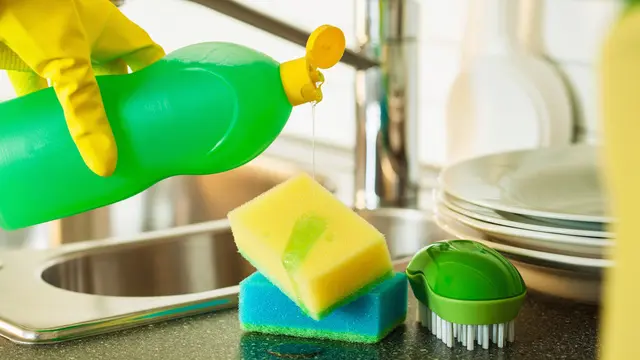 Bersih Seperti Baru Lagi, Begini Cara Menghilangkan Kerak Gosong Pada Panci Bekas Pakai