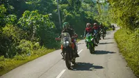 Dukung Pendidikan Lokal, Motul Ajak Pecinta Motor Touring Berkeliling Sumba
