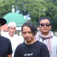 Pemakaman Yon Koeswoyo (Daniel Kampua/bintang.com)