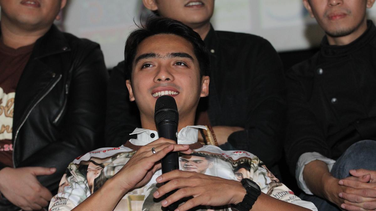 Punya 2 Anak, Ricky Harun Masih Cocok Jadi Anak SMA?