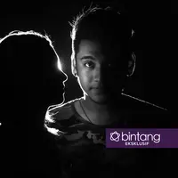 Giorgino Abraham dan Angela sudah dua tahun terakhir menjalin hubungan sebagai sepasang kekasih. (Foto: Adrian Putra, Stylist: Hasan Mukti Iskanda, DI: Muhammad Iqbal Nurfajri/Bintang.com) 