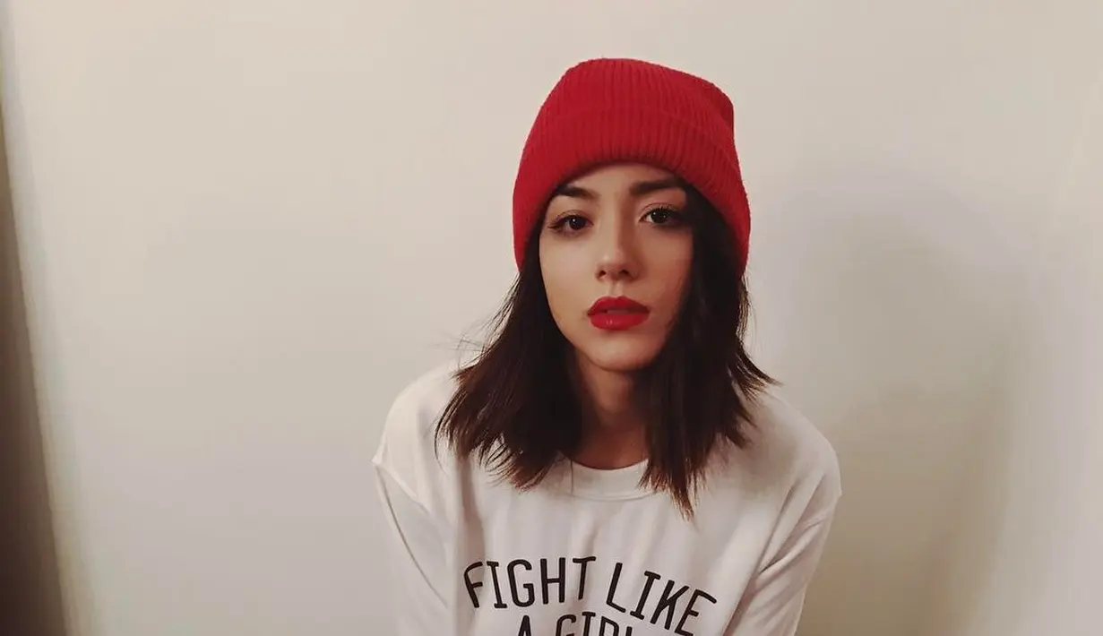 Saat ia mengganti nama belakangnya menjadi Bennet (nama depan ayahnya), Chloe Bennet pun langsung lulus casting. (instagram/chloebennet)