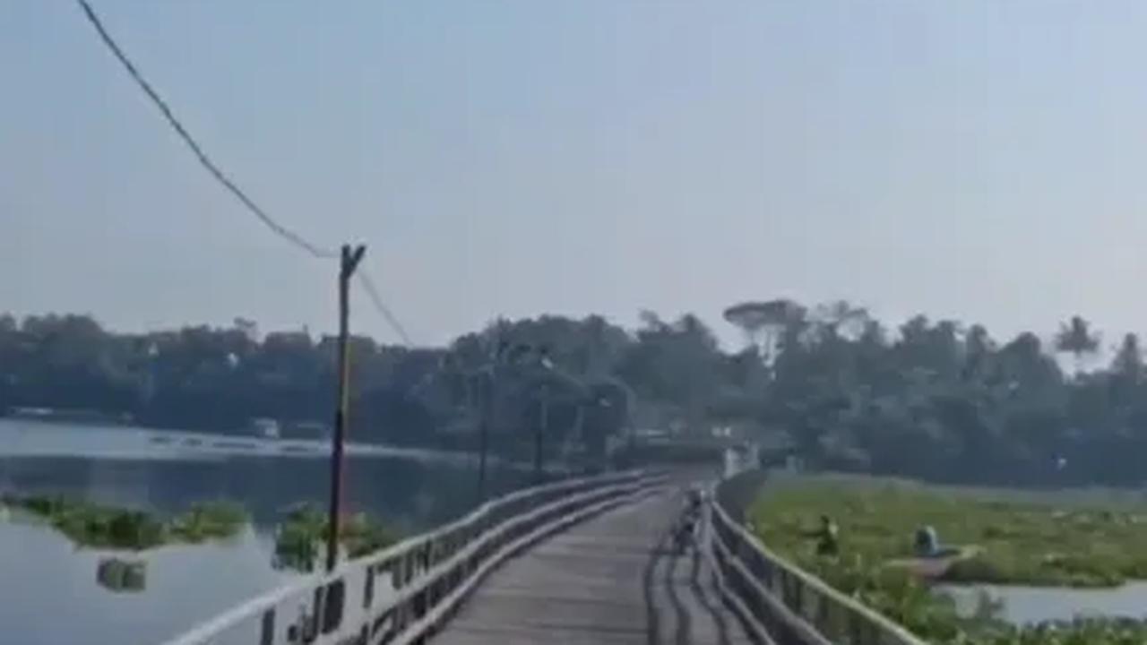 Sensasi Melintas di Atas Jembatan Kayu Merlin, Bisa Lihat Pemandangan Eksotis Waduk Saguling