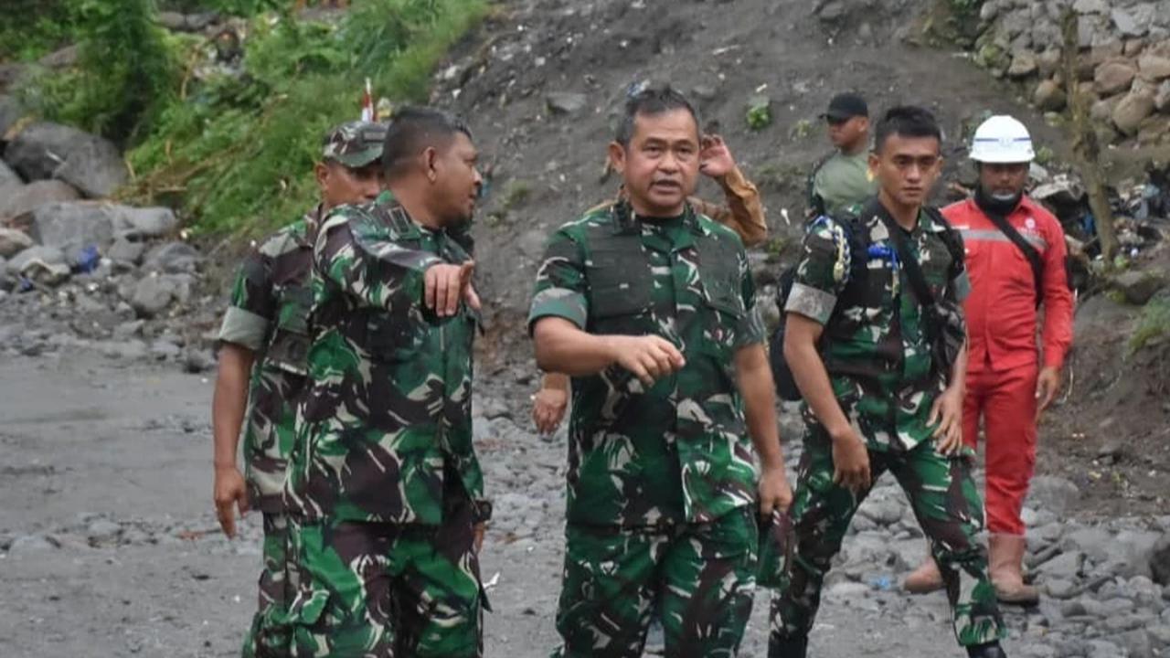 Kasad Jenderal Maruli Resmikan Jembatan Bailey