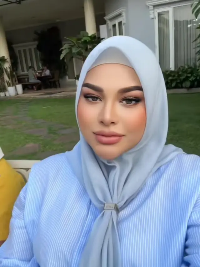 Aurel Hermansyah disebut memiliki  wajah yang mirip dengan Ivan Gunawan