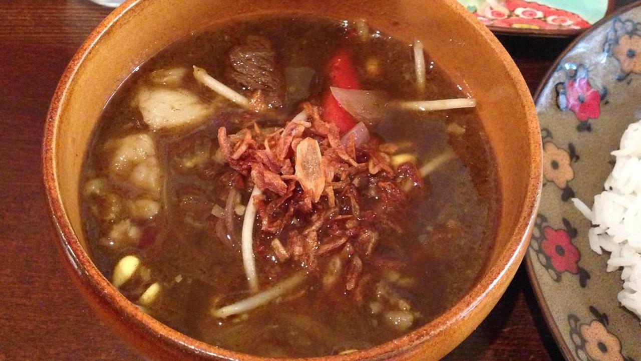 Berapa Kalori dan Nutrisi dari Sepiring Nasi Rawon? Temukan Kenikmatan yang Tersimpan di Dalamnya