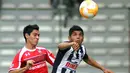 Lahir di Hermosillo, Mexico, Jesus Corona (kanan) mengawali karier sepak bola profesionalnya bergabung dengan klub lokal, Monterrey di tahun 2011. (Foto: AFP/Adid Jimenez)