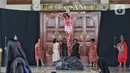 Umat Katolik memeragakan drama penyaliban Yesus Kristus dalam Tablo Jalan Salib atau Tablo Jumat Agung di Gereja Santo Matius Penginjil Bintaro, Tangerang Selatan, Banten, Jumat (18/4/2025). (Liputan6.com/Angga Yuniar)