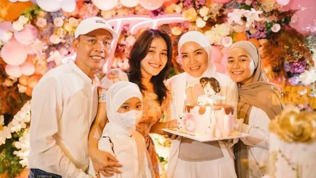 Dapat Kejutan dari Jordi Onsu, Intip 7 Gaya Ayu Ting Ting Berbalut Dress Floral Rayakan Ulang Tahun ke-30