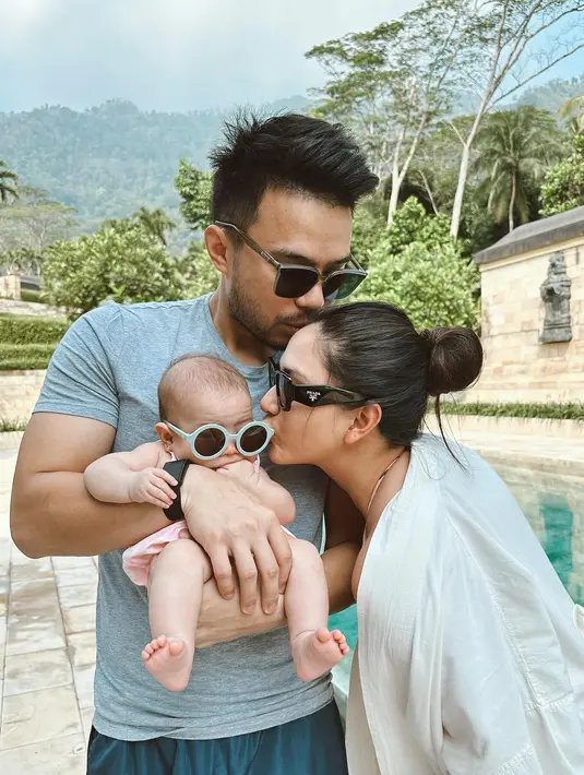 <p>"Semoga lebih banyak momen bahagia dan kenangan indah bersamamu dan Kyarra. Semoga tahun ini menjadi tahun yang indah untukmu," tutupnya. (Foto: Instagram/ jscmila)</p>