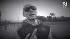 Deddy Corbuzier mengunggah video berisi aksi marah-marahnya pada sebuah tiang listrik.
