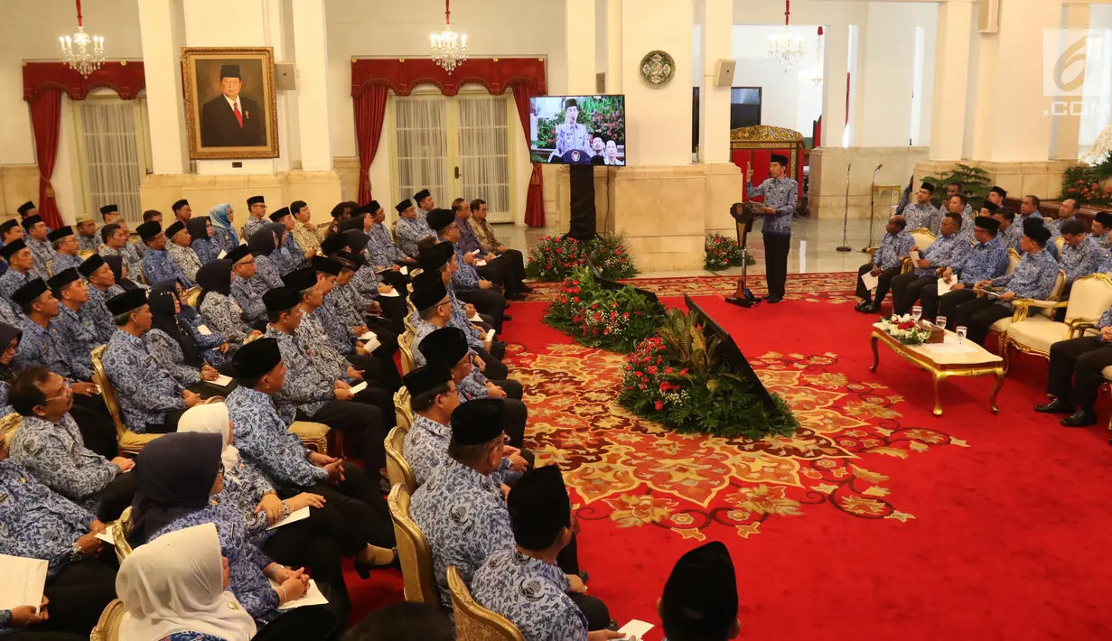 Presiden Jokowi membuka Rapat Kerja Nasional Korps Pegawai Republik Indonesia (KORPRI) di Istana Negara, Selasa (26/2). Jokowi meminta seluruh aparatur negara mampu merespons perkembangan teknologi yang berjalan sangat cepat. (Liputan6.com/Angga Yuniar)