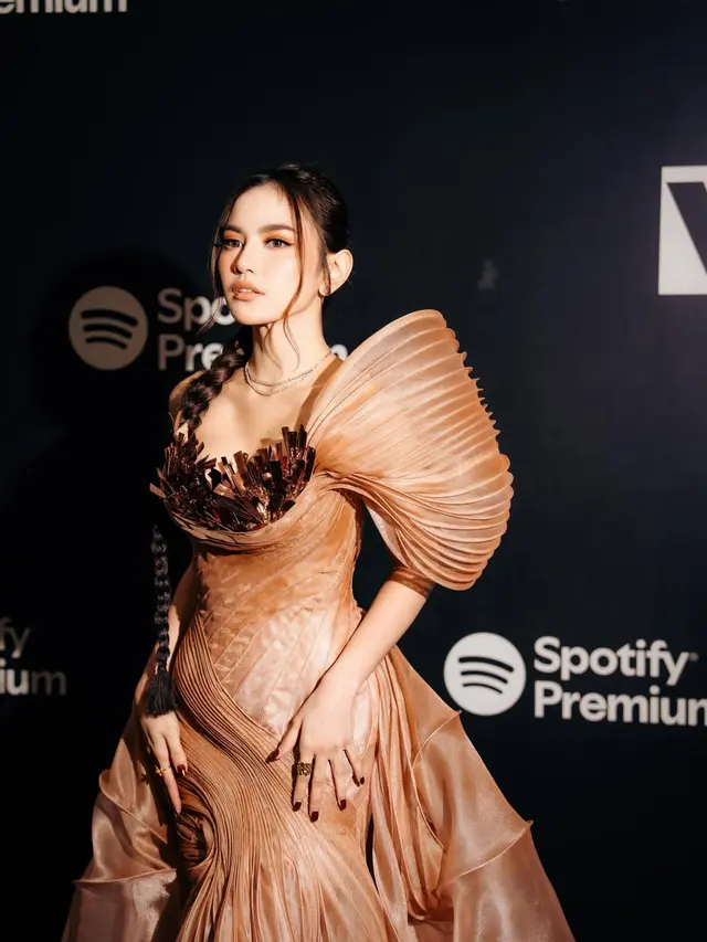 6 Potret Mahalini di Spotify Wrapped Live Indonesia 2025, Pakai 2 Gaun Dramatis