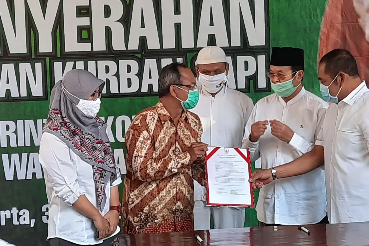 Wakil Wali Kota Solo Achmad Purnomo Serahkan Sapi Kurban
