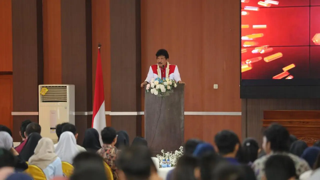 Kepala Badan Pembinaan Ideologi Pancasila (BPIP) Yudian Wahyudi saat menjadi keynote speech Sosialisasi Salam Pancasila sebagai Salam Kebangsaan dengan tema: "Memperkokoh Mental Mahasiswa Menuju Pesta Demokrasi 2024 Berdasarkan Nilai-Nilai Pancasila" di U