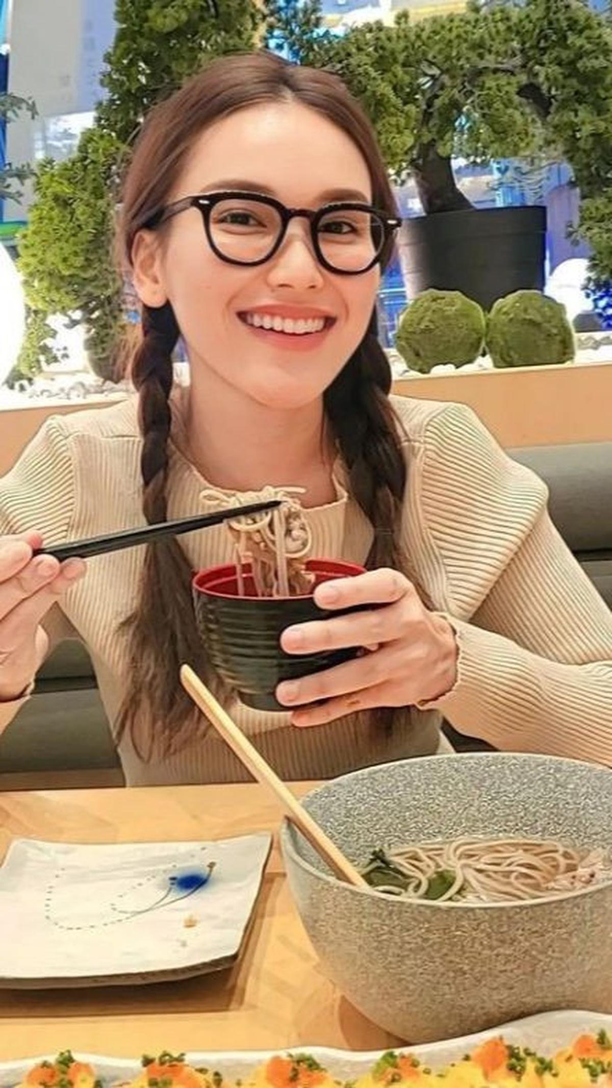 Ayu Ting Ting dengan Warung Khas Betawi&nbsp;