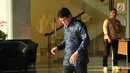 Kakak Andi Narogong, Dedi Prijono meninggalkan gedung KPK usai menjalani pemeriksaan terkait kasus korupsi e-KTP, Jakarta (1/8). Dedi Prijono dimintai keterangan untuk melengkapi berkas Ketua DPR Setya Novanto. (LIputan6.com/Helmi Afandi)