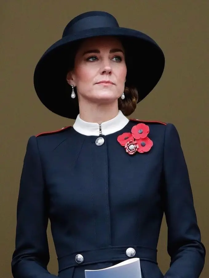 Kate Middleton Pakai Topi Hitam saat Upacara Remberence Day, Simbol Penghormatan untuk Putri Diana