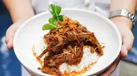 Makanan asal Sumetera Barat, rendang, kembali menjadi yang terenak di dunia versi situs berita CNN pada 2017. (Kokiku TV)