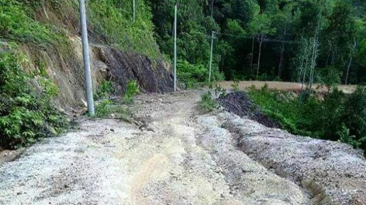 Akses ke Tanjung Bungsu Mirip Sungai