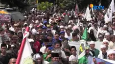 Aksi diakhiri dengan keliling Kota Tasikmalaya sambil menggalang dana dari masyarakat untuk membantu pengungsi Rohingya.
