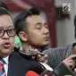 Sekjen PDIP Hasto Kristiyanto memberi keterangan pers usai menemui Ketum PDIP Megawati Soekarnoputri di Teuku Umar, Jakarta, Sabtu (6/1). PDIP resmi menerima surat mandat pengunduran diri Abdullah Azwar Anas. (Liputan6.com/Arya Manggala)