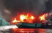 Gulkarmat Kerahkan 80 Personel Padamkan Kebakaran Kapal Nelayan di Muara Baru