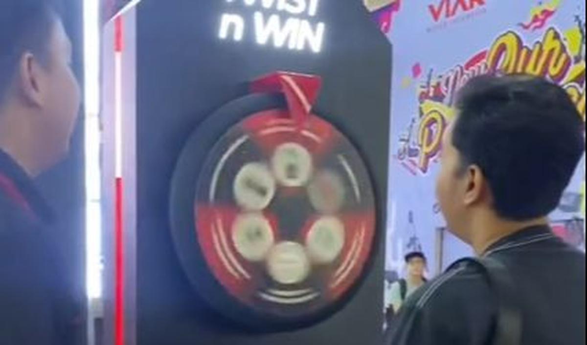 "cuma cowok gue yang rela beli motor ini demi gue dapat vacuum blender sumpah" <br>