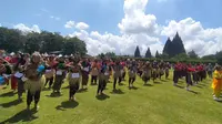 Sebanyak 5.142 penari dari berbagai penjuru nusantara berkumpul di kawasan Candi Prambanan Yogyakarta, Minggu (18/12/2022).