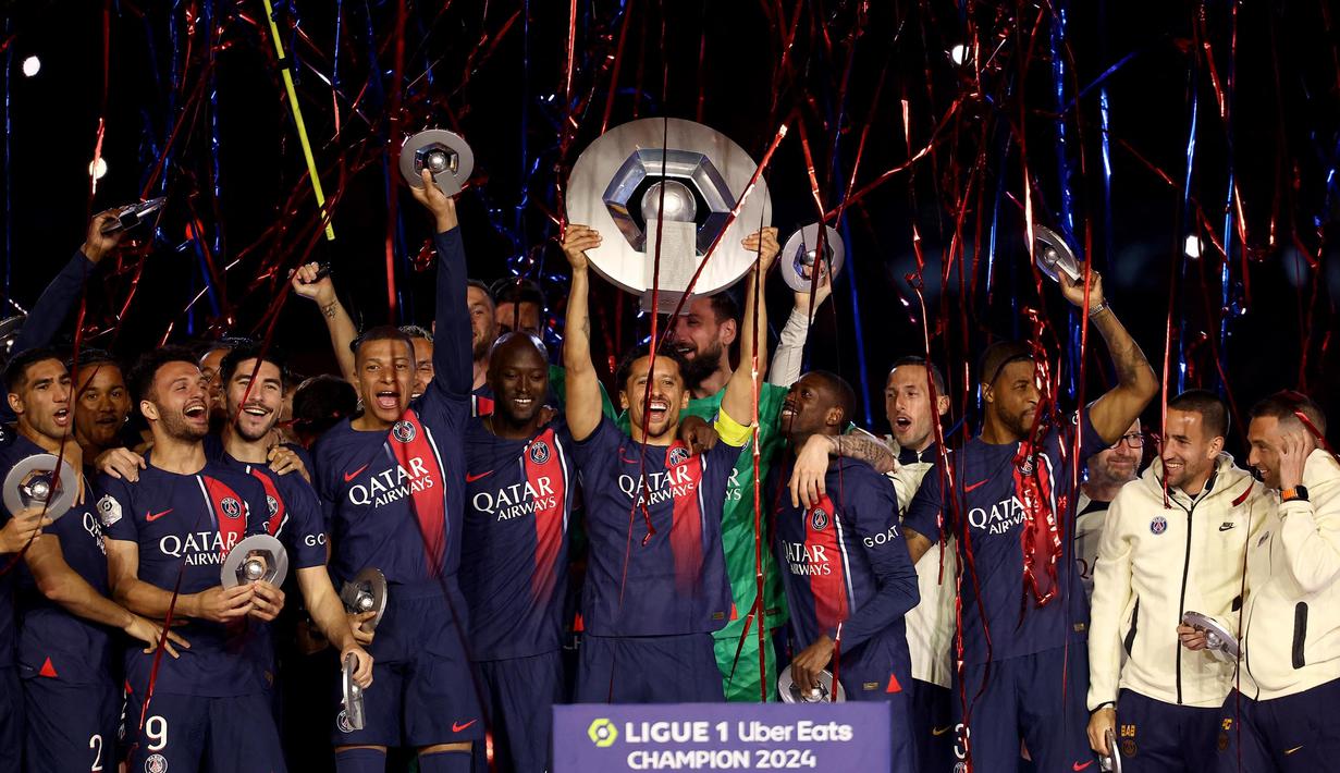 Tiga kali berturut-turut PSG menjadi juara Liga Prancis sejak musim 2021/2022. (FRANCK FIFE/AFP)