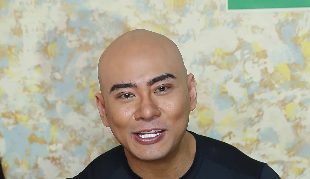  Deddy Corbuzier, di kawasan Kelapa Gading, Jakarta Utara, Sabtu (19/11/2016). (Nurwahyunan/Bintang.com)