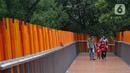 Pengunjung menikmati suasana Taman Tebet Eco Park, Jakarta, Rabu (1/2/2023). Pemeliharaan RTH terus dilakukan dan sebanyak 256 lokasi RTH kini telah tertata dengan baik. (Liputan6.com/Herman Zakharia)