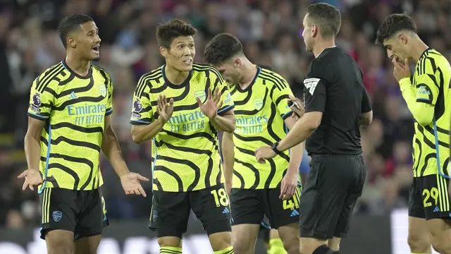 Foto: Takehiro Tomiyasu Diusir wasit, Arsenal Tumbangkan Crystal Palace di Pekan Kedua Liga Inggris 2023 / 2024