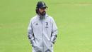 Pelatih Juventus, Andrea Pirlo, mengamati pemainnya saat latihan jelang menghadapi Dynamo Kiev pada laga pembuka Liga Champions di NSC Olimpiyskiy pada Selasa (20/10/2020) malam WIB. Juventus akan menghadapi Dynamo Kiev tanpa Cristiano Ronaldo. (AFP/Marco Bertorello)