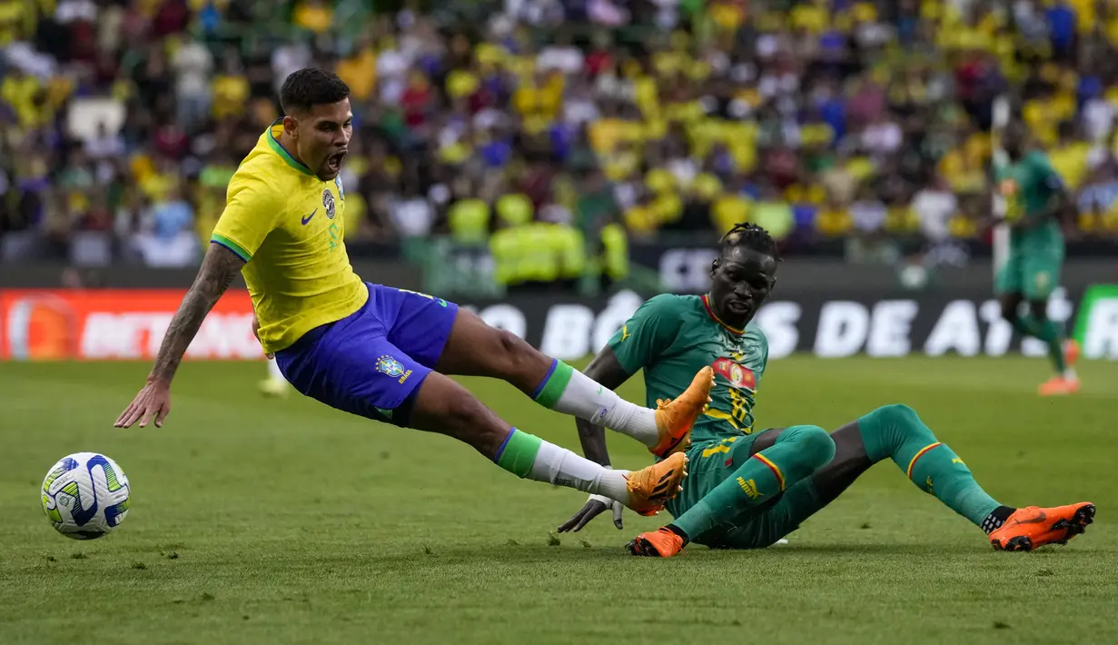 Hanya tiga menit berselang, Brasil sukses memperkecil ketertinggalan. (AP Photo/Armando Franca)