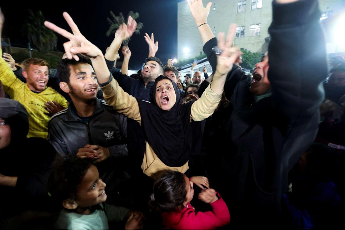Warga Jalur Gaza merayakan gencatan senjata Israel dan Hamas