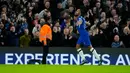Pesta gol Chelsea ditutup oleh Enzo Fernandez di menit 85 yang menyambar bola liar di kotak penalti. Gol ini sempat dianulir wasit, tapi VAR akhirnya menganggap tidak off-side. (AP Photo/Kirsty Wigglesworth)