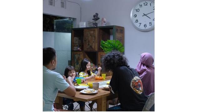 7 Potret Rumah Zaskia Adya Mecca Dan Hanung Bramantyo Berkonsep