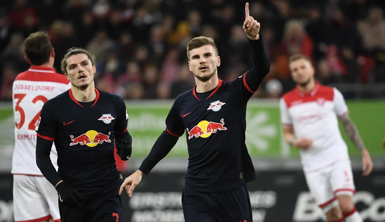 RB Leipzig - Striker andal Leipzig, Timo Werner, telah menorehkan 24 gol dan Marcel Sabitzer 9 gol. Keduanya menjadi duet penyerang yang produktif mencetak gol untuk Leipzig. (AFP/Ina Fassbender)