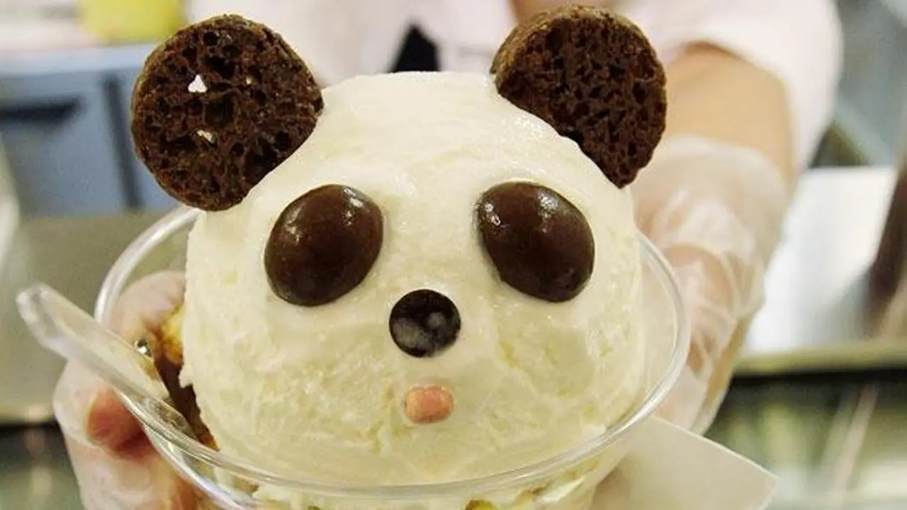 Intip 7 Potret Menggemaskan Panda dalam Es Krim