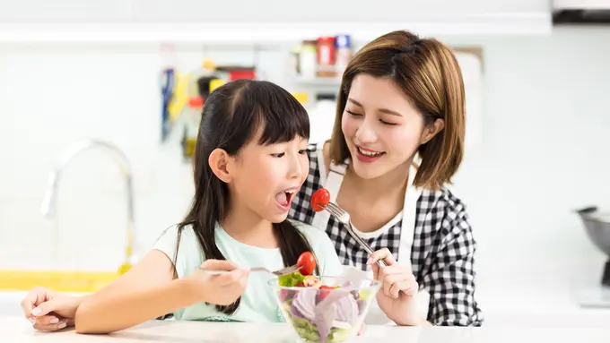 anak makan sayur