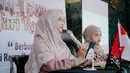 Bahkan, anak sulung Oki dan Ory itu kerap mendampingi sang ibu saat berdakwah. Hal itu terlihat dari beberapa unggahan di akun instagramnya. [Instagram/okisetianadewi]