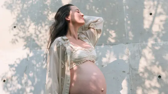 Julie Estelle Pamer Maternity Shoot Kehamilan Anak Kedua, Tampil Elegan dan Natural