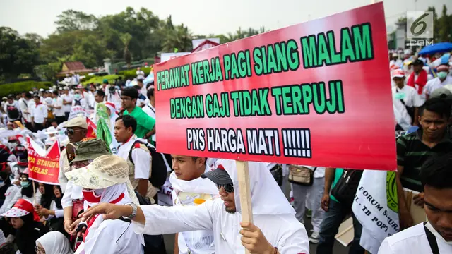Demo Perawat Depan Istana Negara