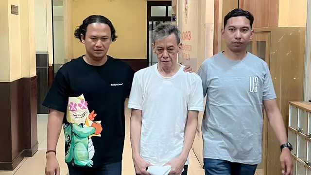 Musisi Fariz RM kembali terjerat kasus penyalahgunaan narkoba. Kali ini, dia ditangkap oleh Satuan Reserse Narkoba Polres Metro Jakarta Selatan.