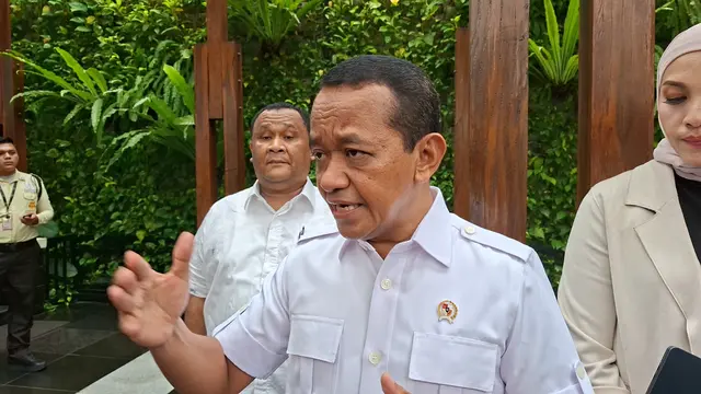 Menteri Energi dan Sumber Daya Mineral (ESDM), Bahlil Lahadalia di Kantor Kementerian ESDM, Jakarta, Selasa (10/3/2026). (Liputan6.com/Arief)