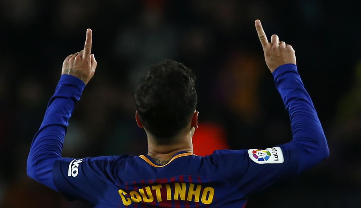 Pemain FC Barcelona, Coutinho merayakan gol usai membobol gawang Girona pada La Liga Santander di Camp Nou stadium, Barcelona, (24/2/2018). Barcelona menang telak 6-1. (AP/Manu Fernandez)