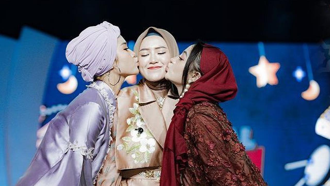 Bersama Arlida Putri dan Dike Sabrina