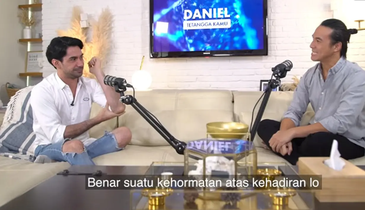 Reza Rahadian (Youtube/Daniel Mananta Network)